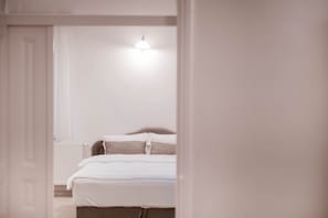 Royal Apartment, Garden View | Premium bedding, in-room safe, desk, laptop workspace - Hotel Heritage (Sarajevo)