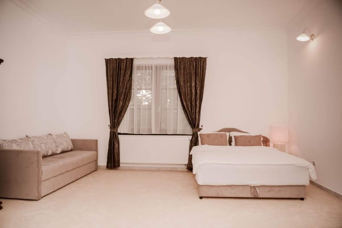 Presidential Apartment, Garden View | Premium bedding, in-room safe, desk, laptop workspace