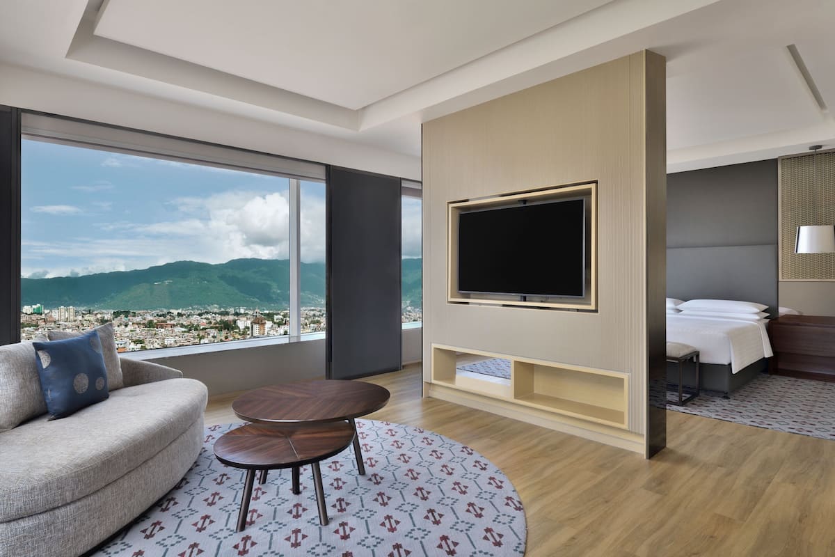 presidential suite, 1 double bed, non smoking | 1 bedroom, down duvets, minibar, in-room safe