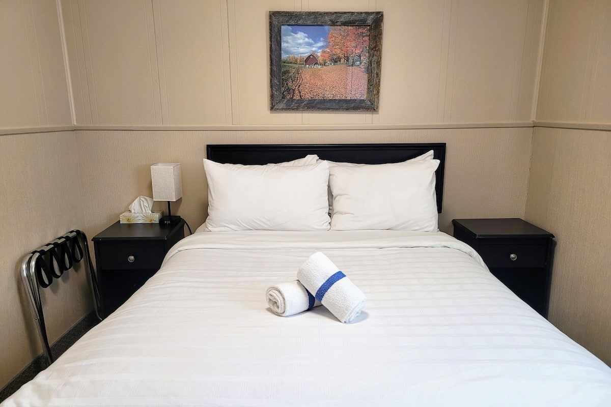 Blendingsgardiner, lydisolert, strykejern/-brett og wi-fi (inkludert)