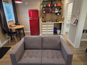 Superior Room | Blackout drapes, soundproofing, iron/ironing board, free WiFi - Lido Motel (Radium Hot Springs)