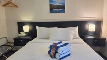 Suite – deluxe, 1 queensize-seng | Blendingsgardiner, lydisolert, strykejern/-brett og wi-fi (inkludert)