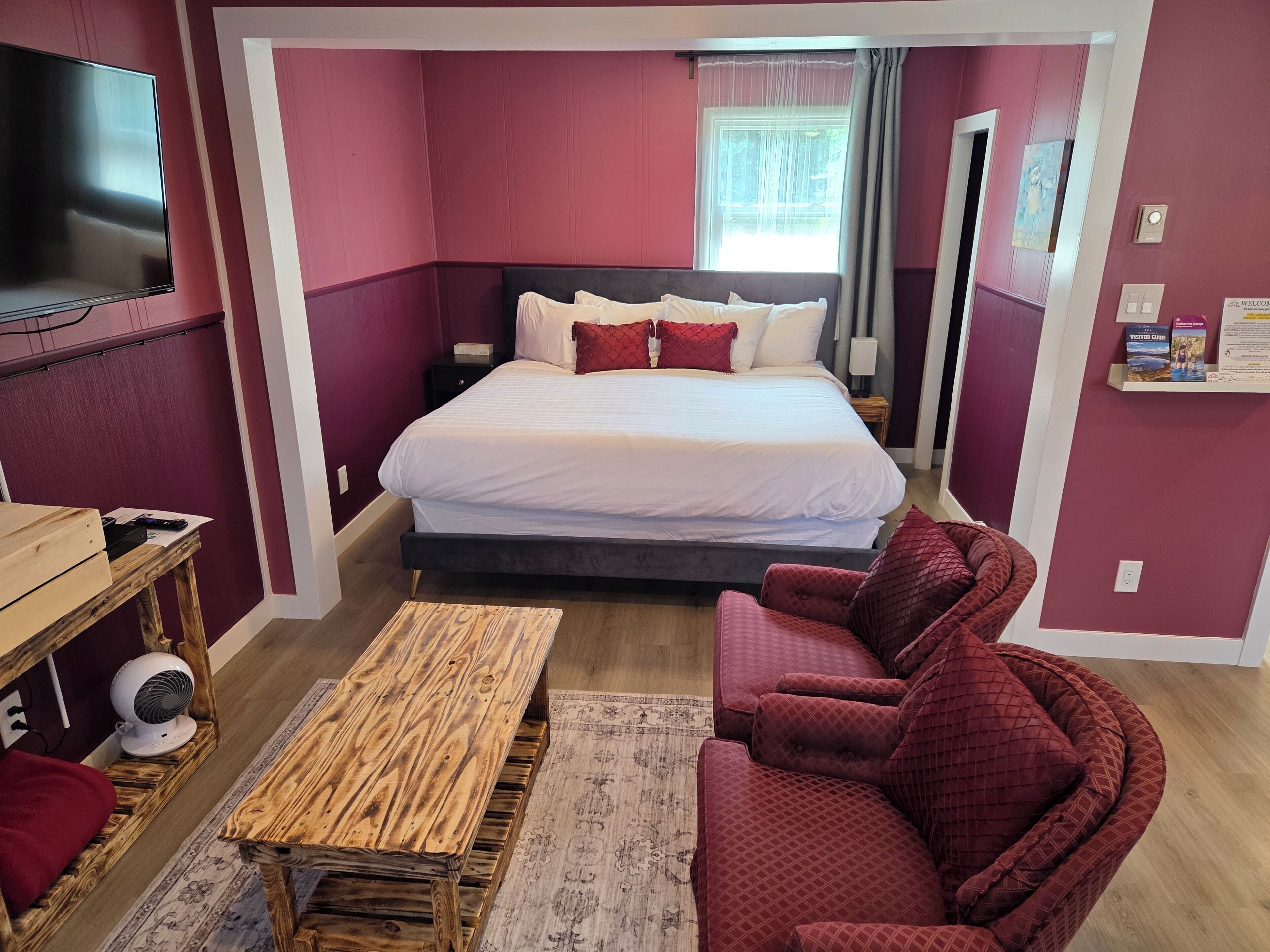 Deluxe Room | Blackout curtains, soundproofing, iron/ironing board, free WiFi