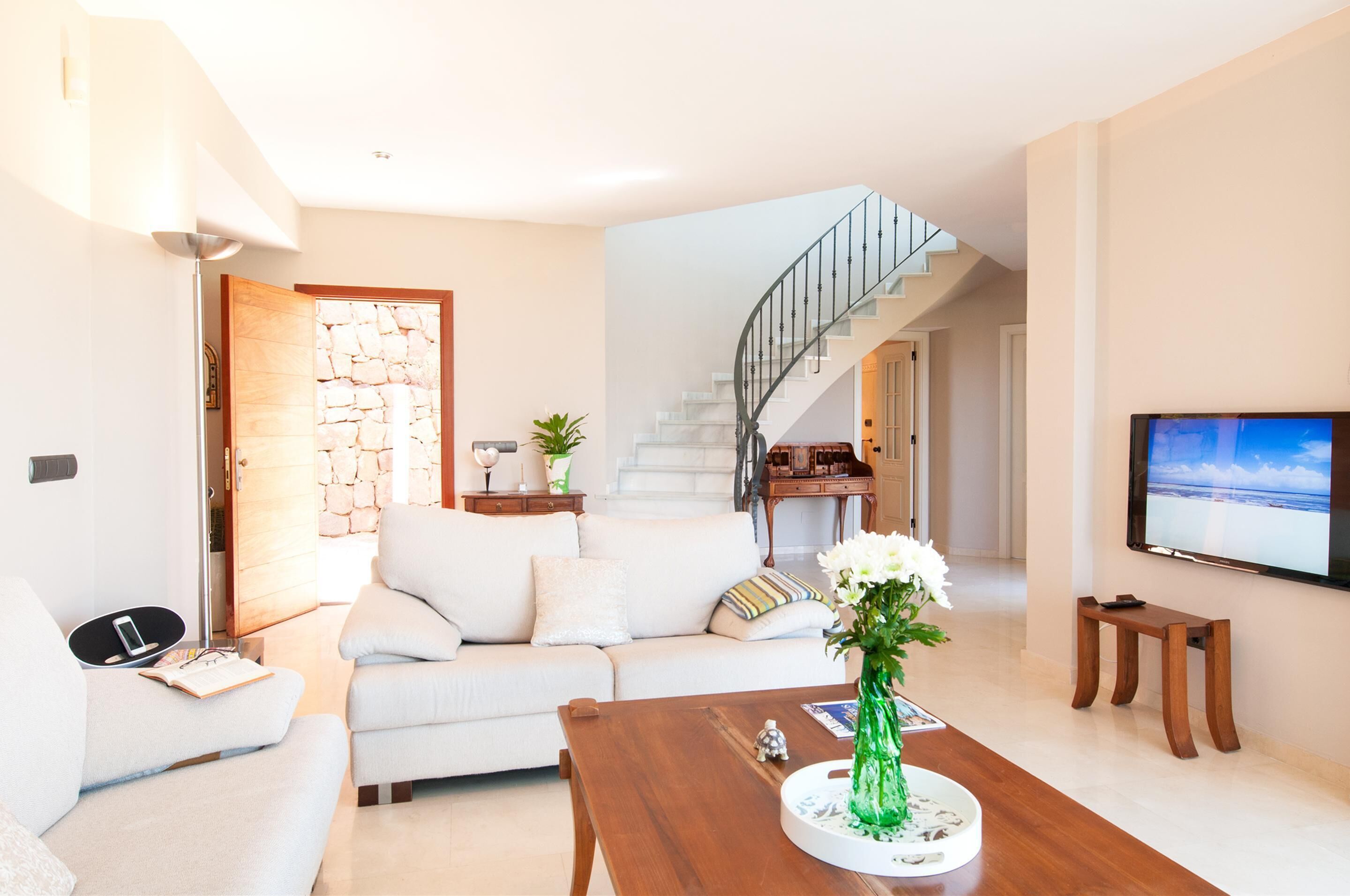 Deluxe Room (3 Bedrooms) | Living room | 43-inch LED TV with satellite channels, TV
