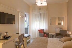 Deluxe Double or Twin Room (Panama) | Egyptian cotton sheets, premium bedding, pillowtop beds, minibar