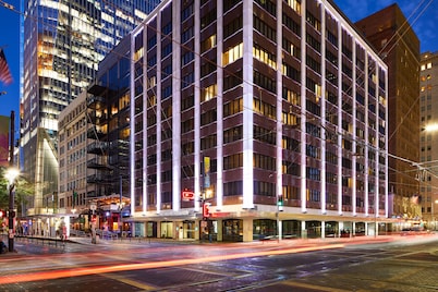 AC Hotel by Marriott Houston Downtown