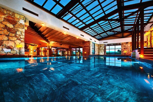 3 indoor pools, outdoor pool, pool loungers