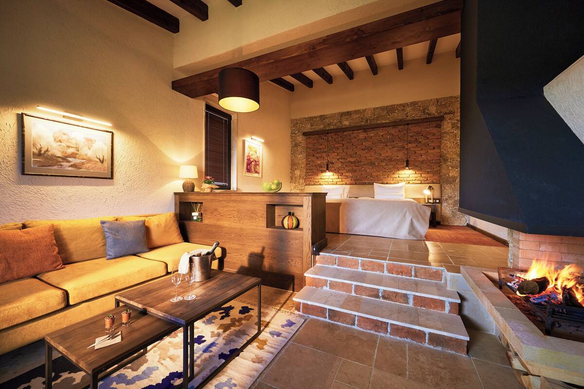 Junior Suite, Patio, Mountain View | Minibar, in-room safe, blackout drapes, soundproofing