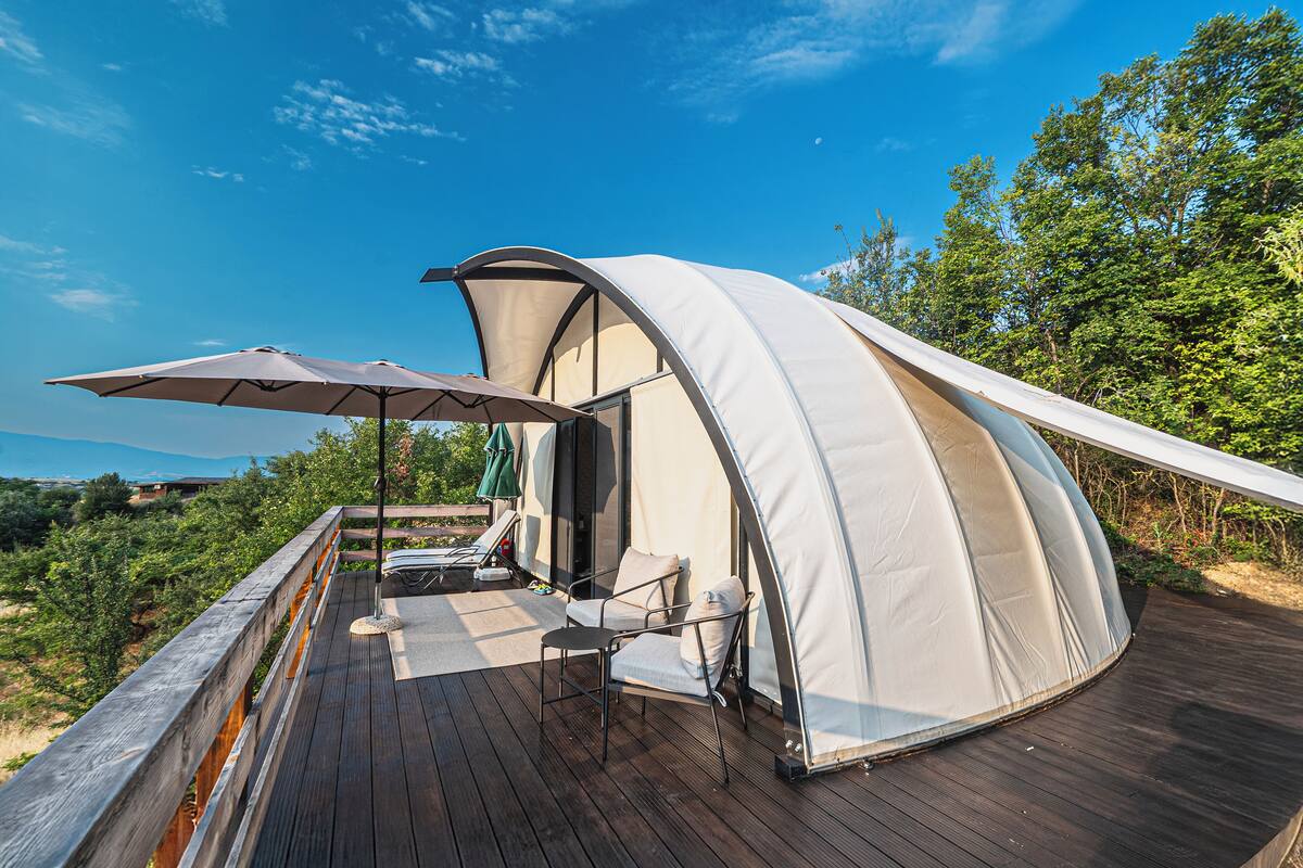 Exclusive Tent | Minibar, in-room safe, blackout drapes, soundproofing