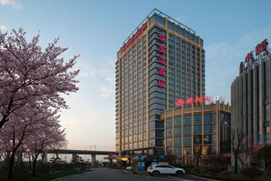 Exterior - Ramada by Wyndham Wuhan North (Wuhan)