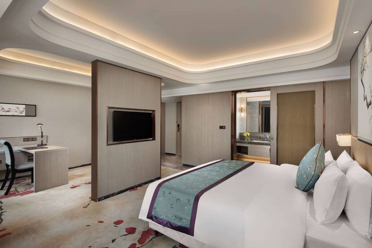 Minibar, coffres-forts dans les chambres, bureau
