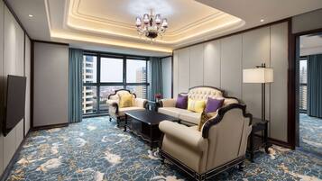 Minibar, in-room safe, desk, iron/ironing board