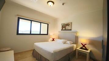 1 bedroom, Egyptian cotton sheets, premium bedding, down duvets