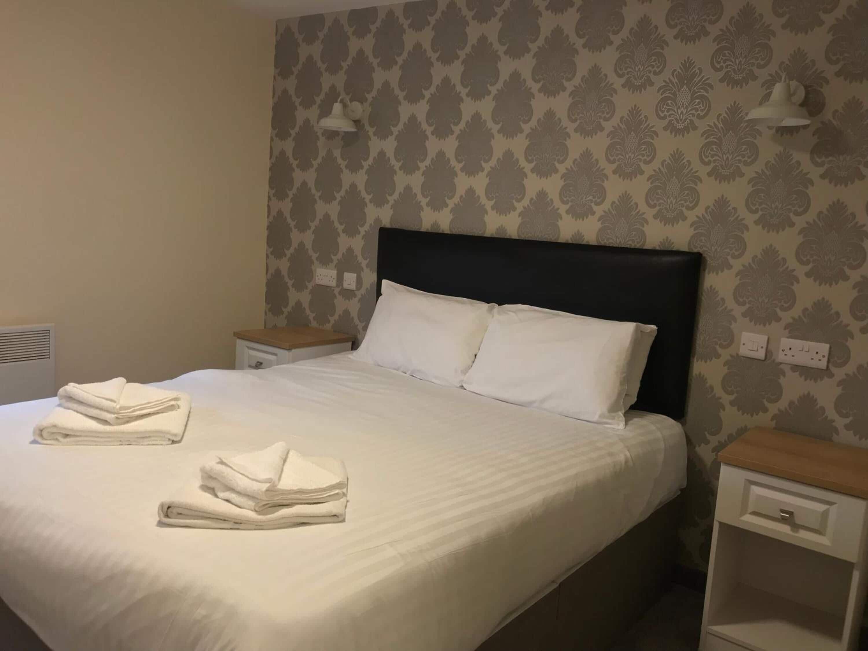 Standard Double Room | Iron/ironing board, free WiFi, bed sheets