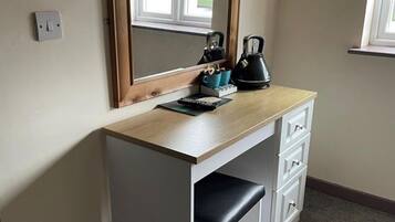 Basic Double Room, Roll-in Shower | Iron/ironing board, free WiFi, bed sheets