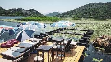 Vista para praia/oceano