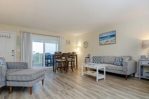 Smart TV, Hulu, streaming services - Adorable condo with oceanfront balcony (Carolina Beach)
