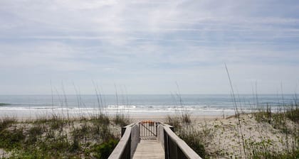 Adorable condo with oceanfront balcony