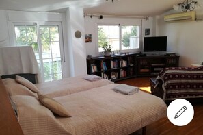 3 slaapkamers, een kluis op de kamer, een strijkplank/strijkijzer, wifi