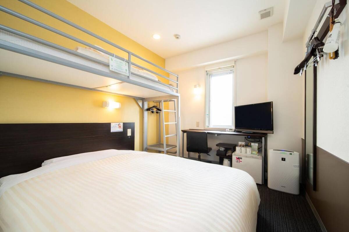 1 bedroom, desk, free wifi, bed sheets