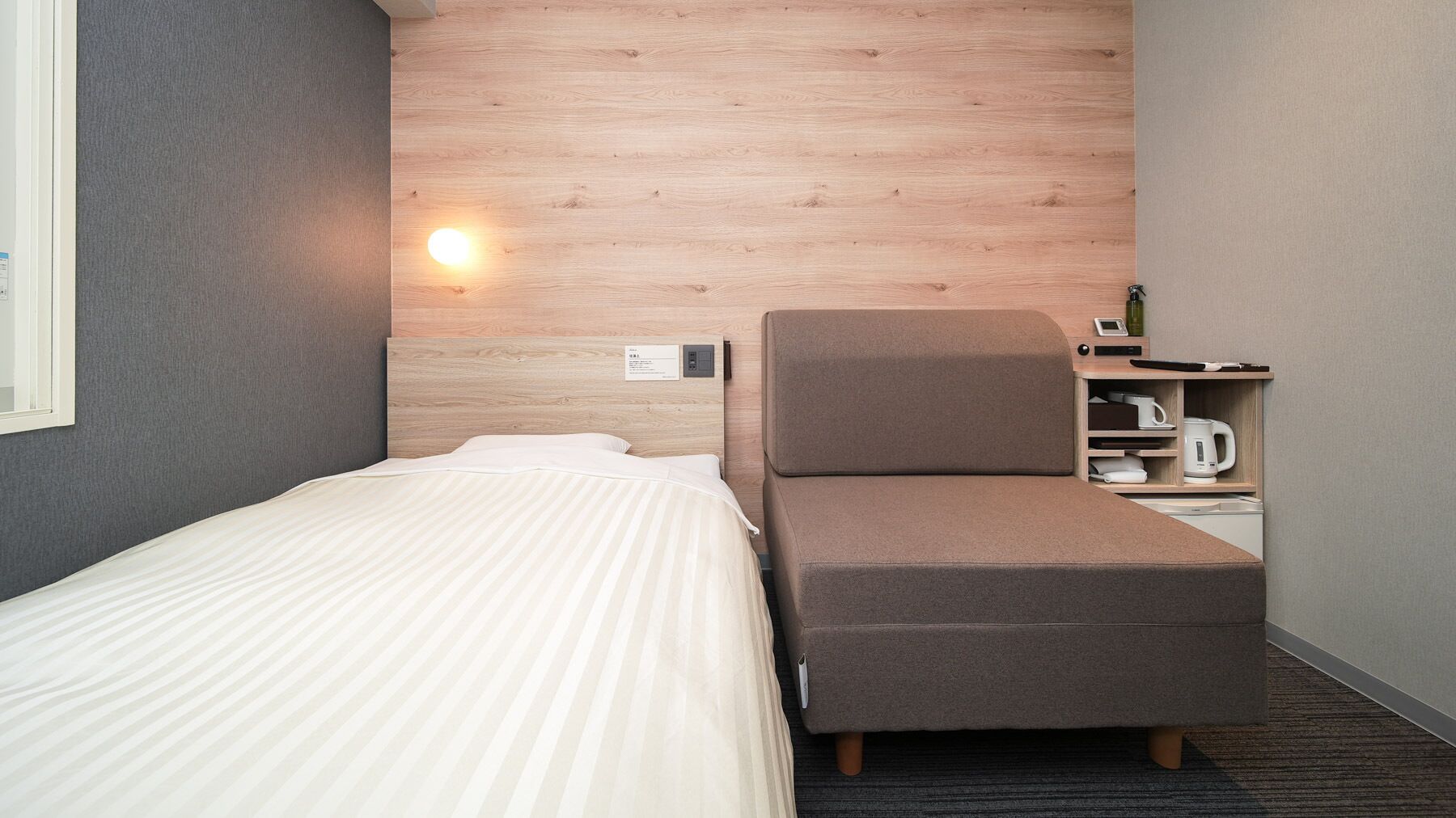 Escritorio, wifi gratis, ropa de cama
