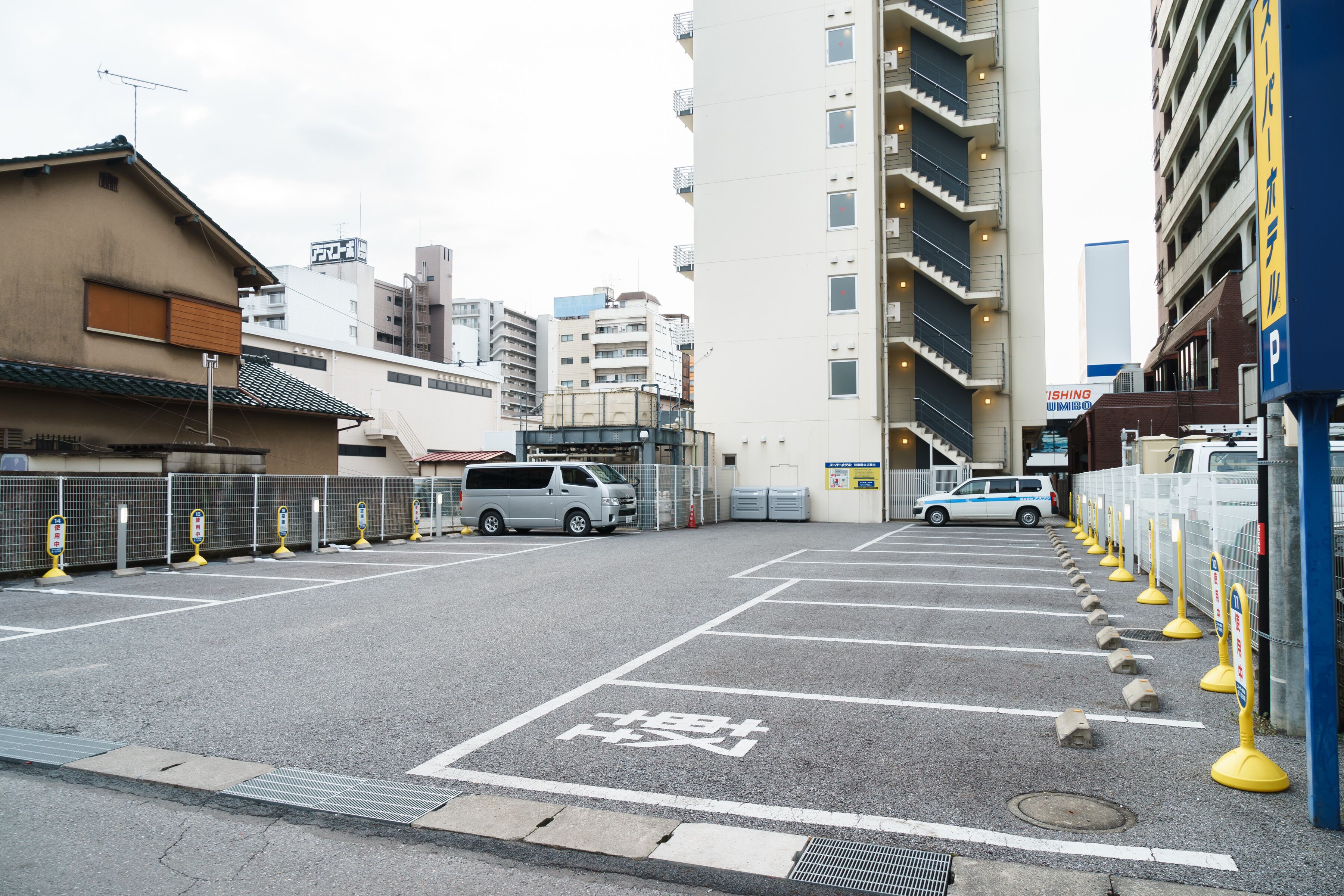 self-parking (surcharge) 800 per night