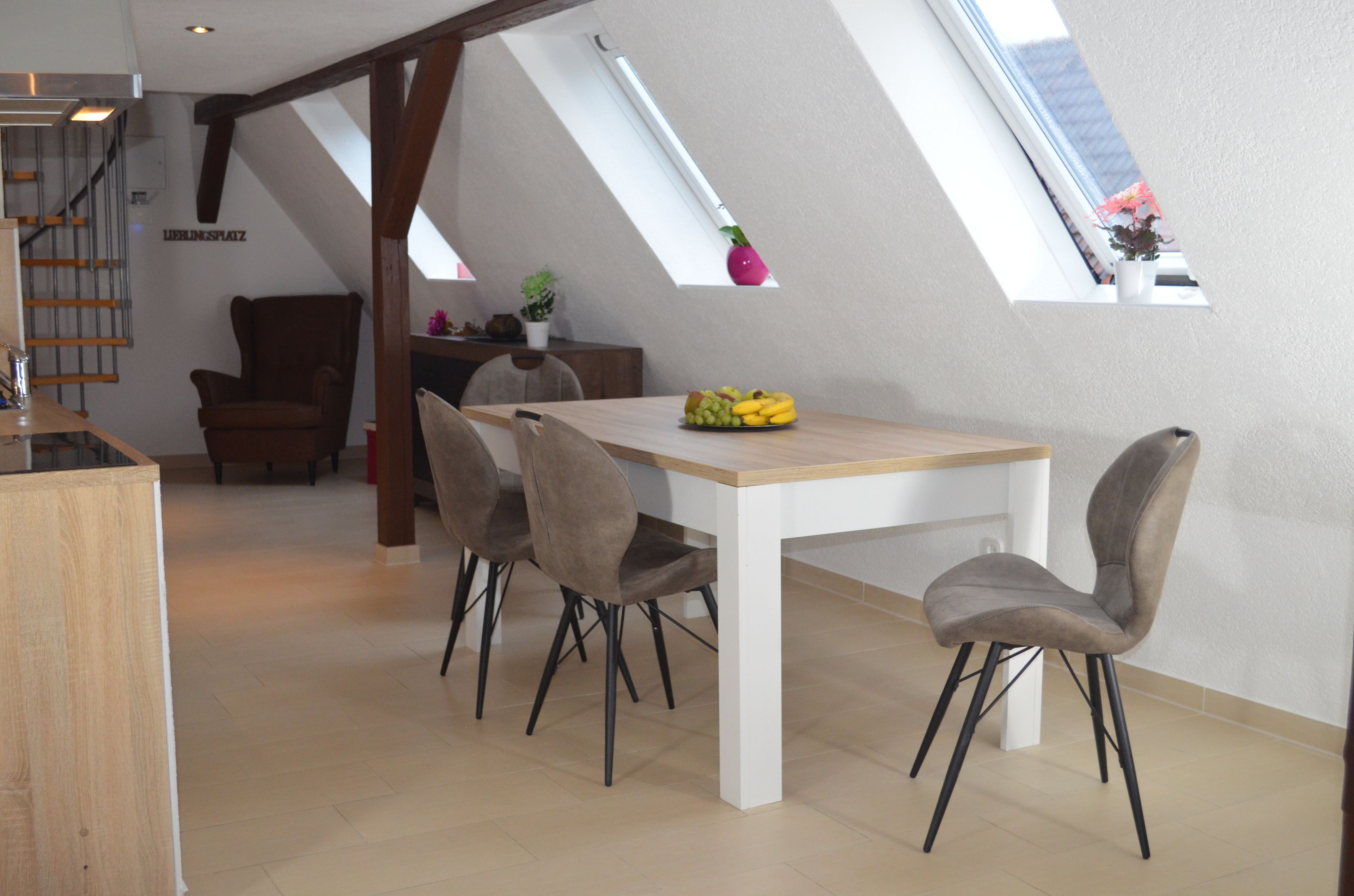 Kondominium Standar | Makan di kamar