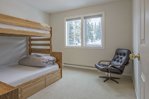 3 chambres, fer et planche à repasser, accès au Wi-Fi (inclus)