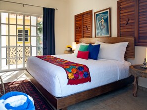 3 bedrooms, travel cot, free WiFi, bed sheets - Spacious Hacienda style home with charming garden, screened porch and pool (Puerto Morelos)