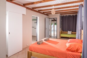 5 bedrooms, desk, iron/ironing board, WiFi - Cozy Villa, Large capacity and pool (POINT A PITRE)