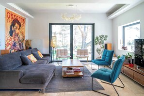 TV, video games, DVD player, table tennis - Villa (Saint-Marc-Jaumegarde)