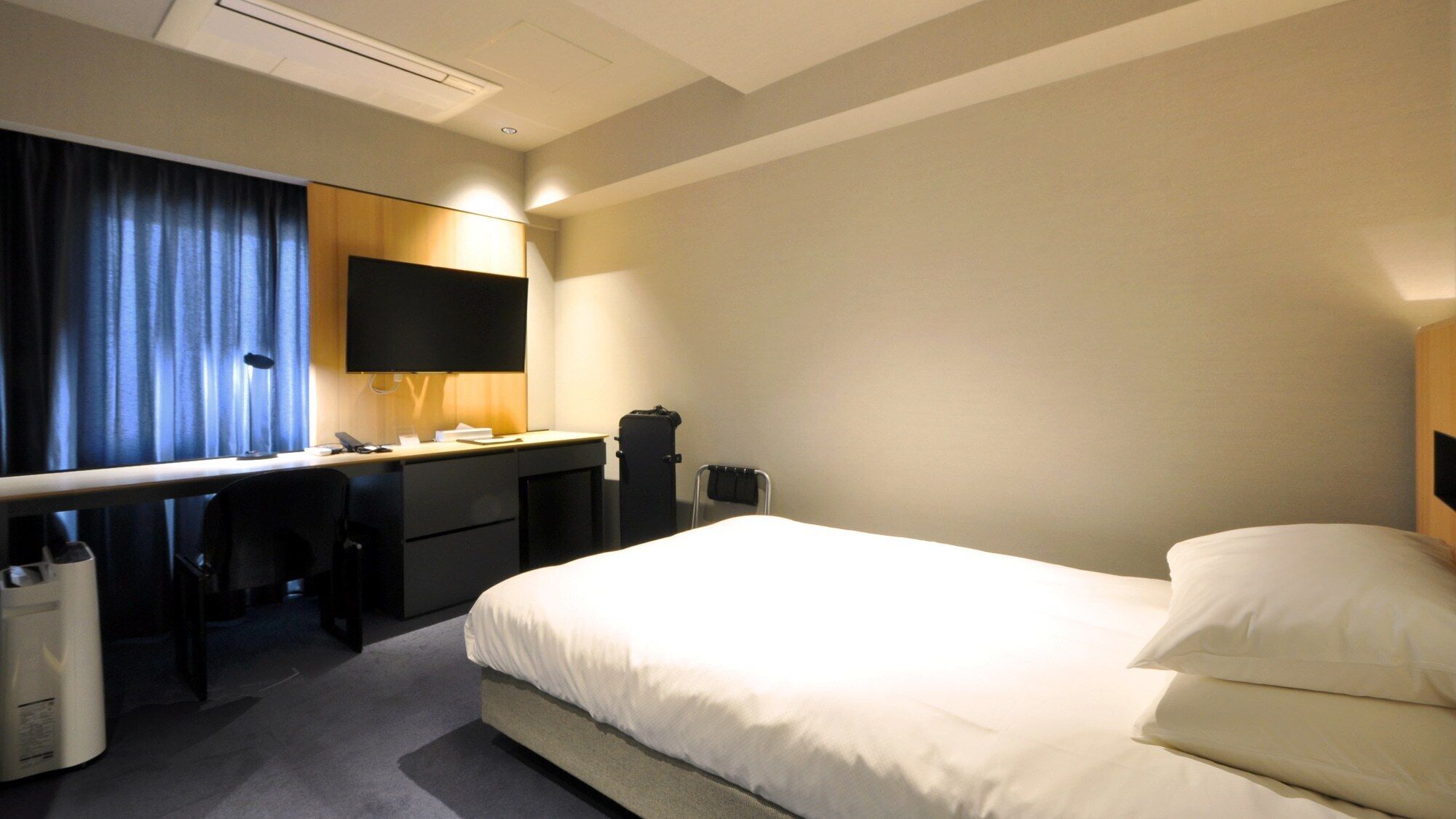 Desk, blackout drapes, iron/ironing board, free WiFi