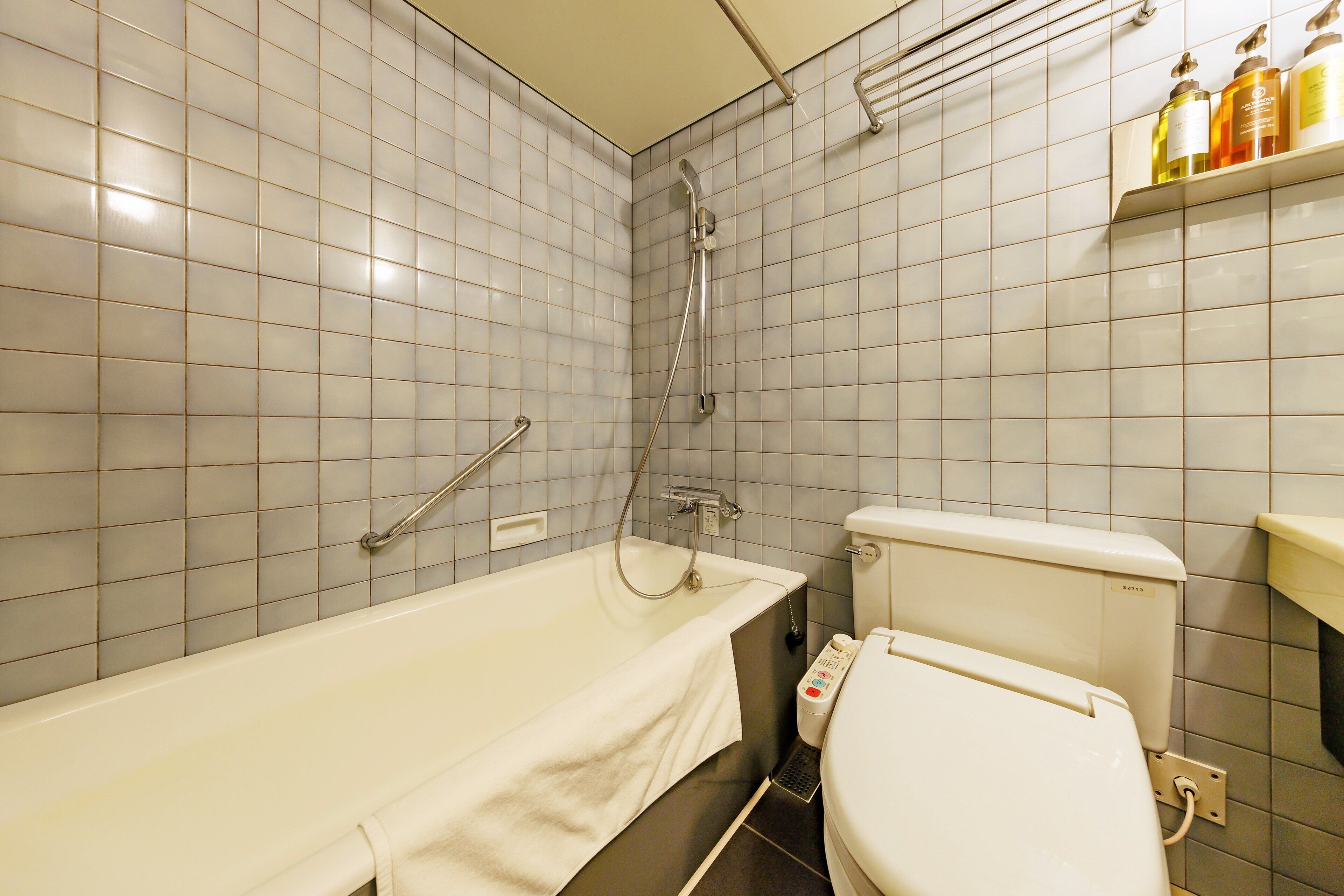 deluxe double room | bathroom | free toiletries, hair dryer, slippers, bidet