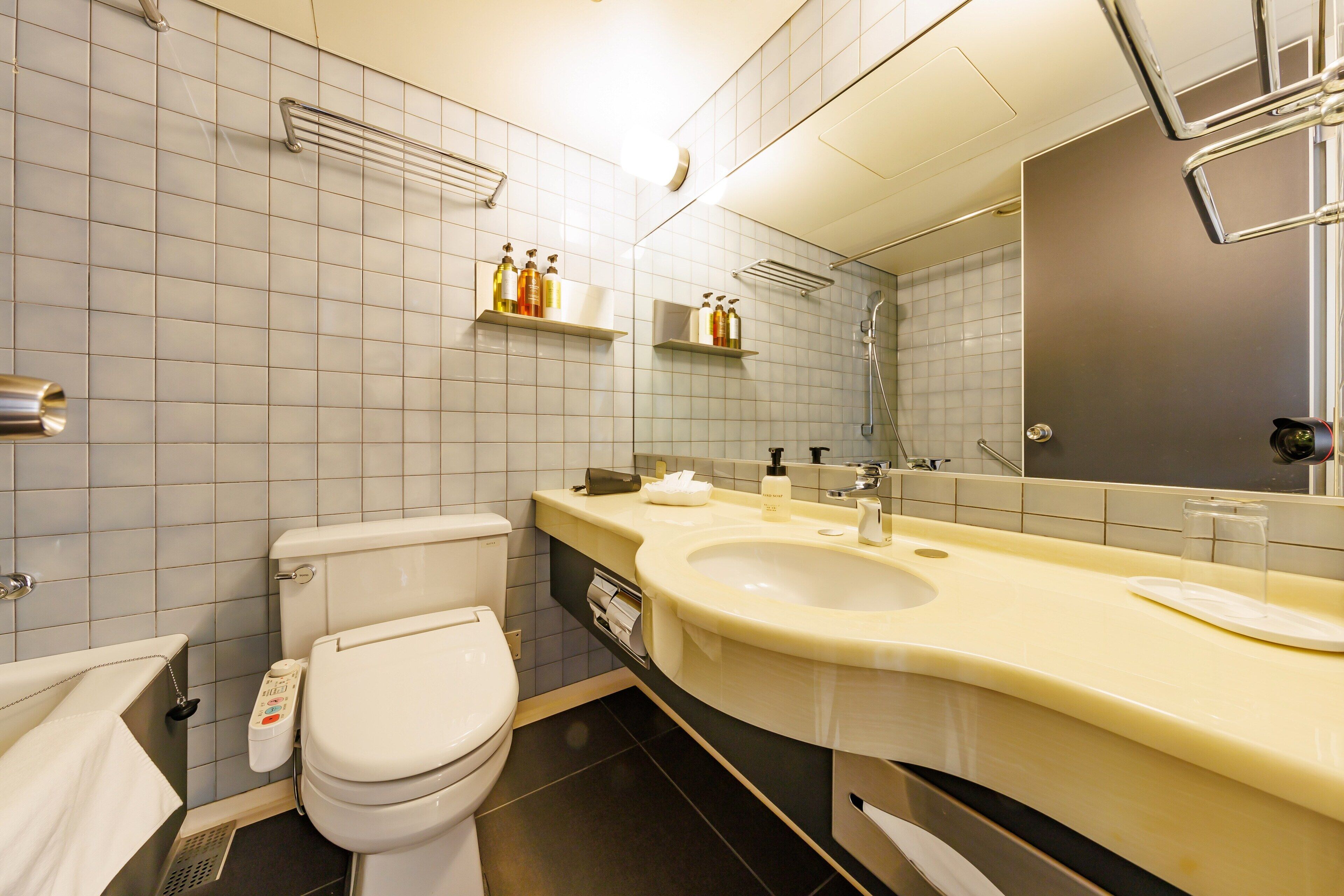 single room, non smoking | bathroom | free toiletries, hair dryer, slippers, bidet