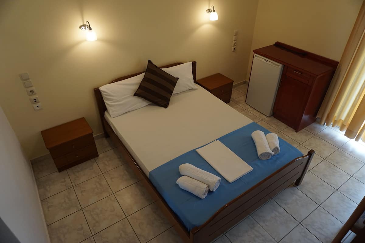 Quadruple Room, Partial Sea View | Laptop workspace, blackout drapes, free WiFi, bed sheets