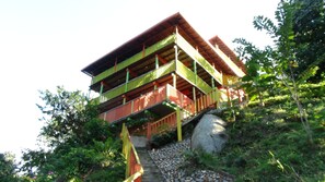 Façana frontal de l'allotjament