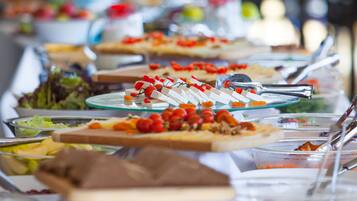 Daily buffet breakfast for a fee