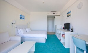 Superior tweepersoonskamer, uitzicht op meer | Een bureau, verduisterende gordijnen, gratis wifi, beddengoed