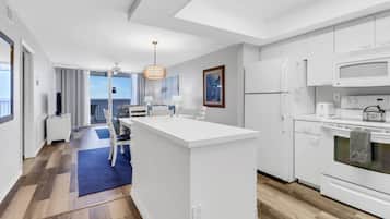 雪櫃、微波爐、焗爐、爐具