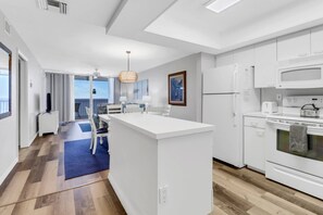 Fridge, microwave, oven, stovetop - Enjoy 6th Floor Sunsets & A Direct Gulf View! Community Pool & Over $150 of Free Daily Activities! (Fort Myers Beach)