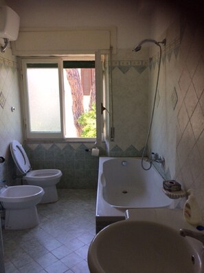 Bathroom - Small villa with garden with pine forest in south fregene (Fregene)