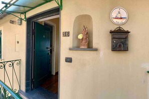 Exterior detail - Bubo House Sea View (Poggio Favaro-San Bernardo)