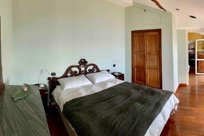 2 chambres, fer et planche à repasser, accès au Wi-Fi (inclus)