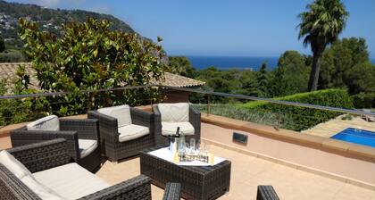 Magnifique villa individuelle sur une colline surplombant la baie d'Aiguablava.