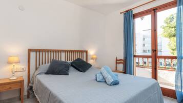 4 bedrooms, travel crib, free WiFi