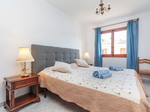 4 bedrooms, iron/ironing board, travel cot, free WiFi - Stunning  villa for 7 people with A/C, WIFI, TV and patio (Benicassim)