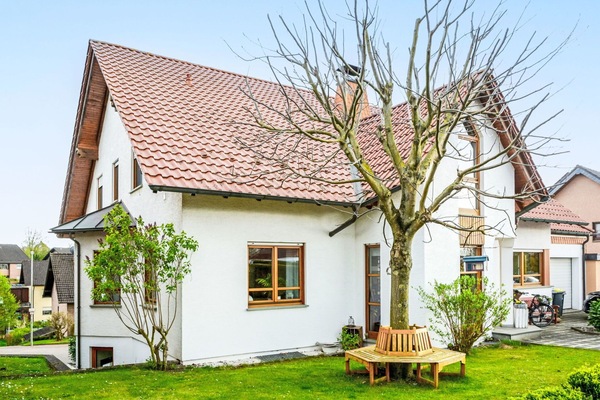 Pflanze, Himmel, Gebäude, Eigentum, Fenster, Haus, Grundstueck, Holz, Gras, Hütte