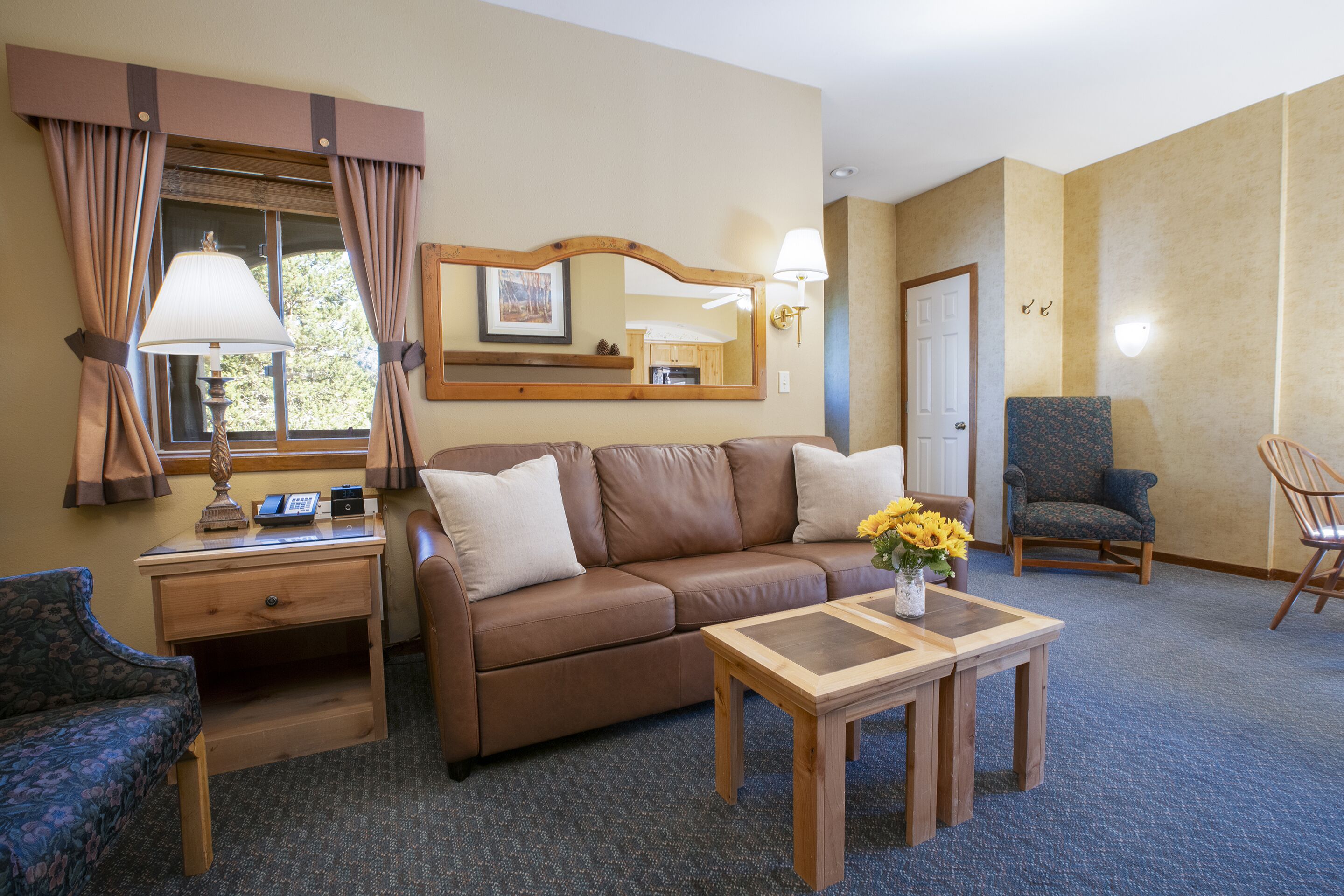 Deluxe Condo, 1 Bedroom, Kitchenette | Living area