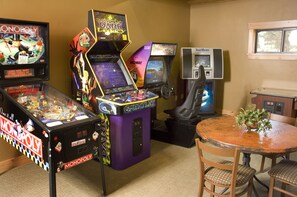 Game room - Olympic Village Inn (Olympic Valley)