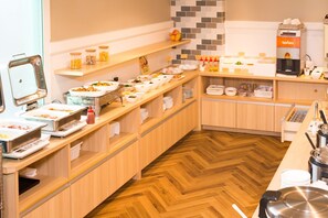 Esmorzar disponible (1100 JPY per persona) 